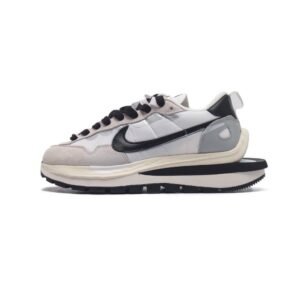【AT1524】Sacai x Nike vaporWaffle ナイキとSacaiのコラボレーションで生まれたVaporWaffle 3.0は、ランウェイで輝く重要なアイテムです。