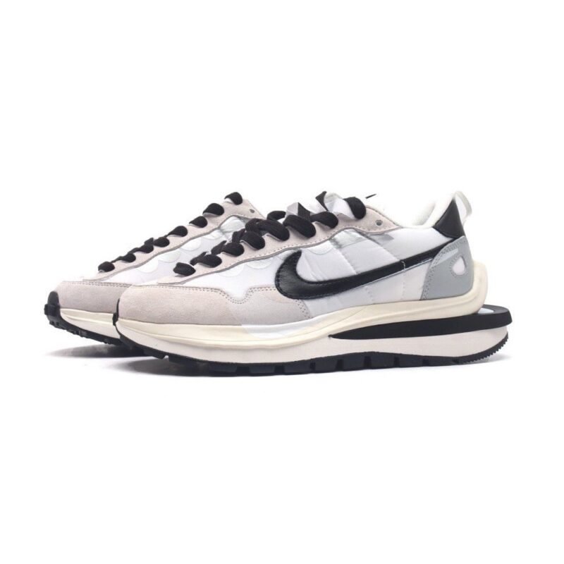 【AT1524】Sacai x Nike vaporWaffle ナイキとSacaiのコラボレーションで生まれたVaporWaffle 3.0は、ランウェイで輝く重要なアイテムです。