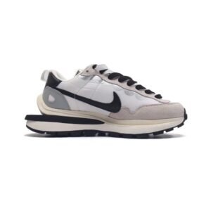 【AT1524】Sacai x Nike vaporWaffle ナイキとSacaiのコラボレーションで生まれたVaporWaffle 3.0は、ランウェイで輝く重要なアイテムです。