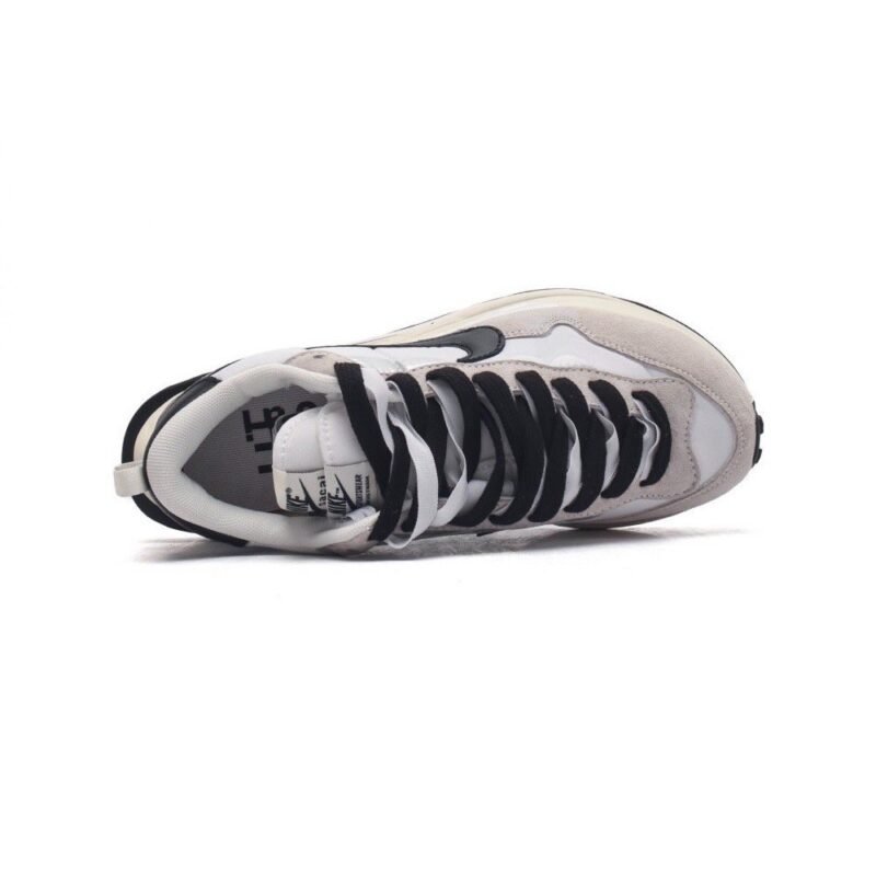 【AT1524】Sacai x Nike vaporWaffle ナイキとSacaiのコラボレーションで生まれたVaporWaffle 3.0は、ランウェイで輝く重要なアイテムです。