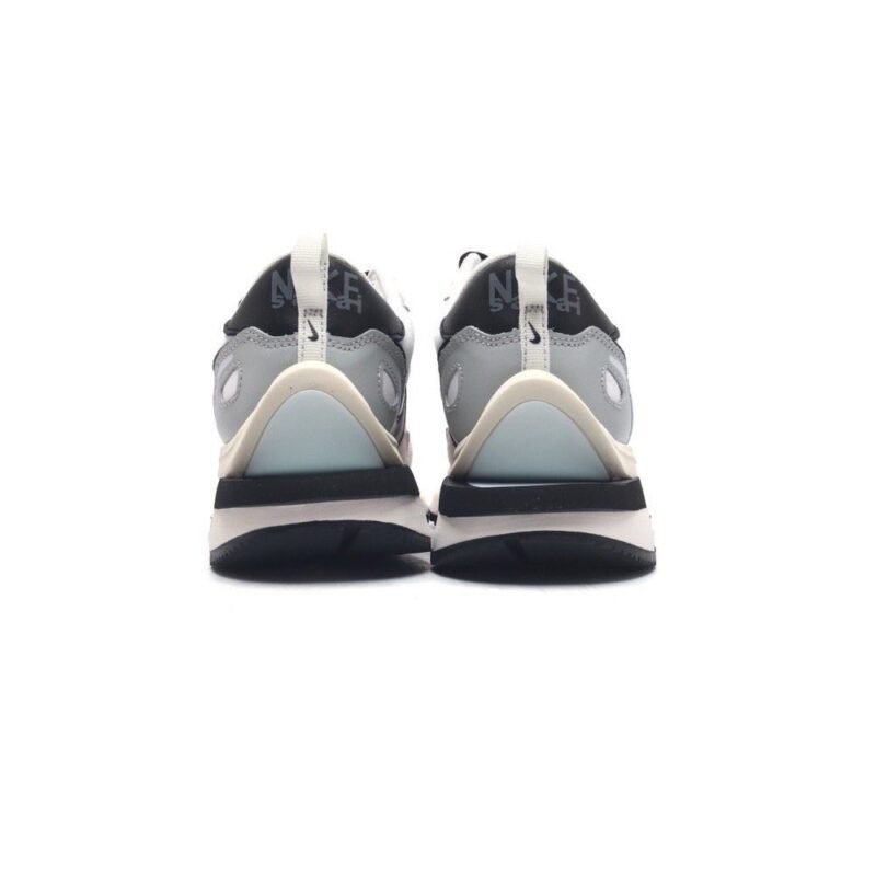 【AT1524】Sacai x Nike vaporWaffle ナイキとSacaiのコラボレーションで生まれたVaporWaffle 3.0は、ランウェイで輝く重要なアイテムです。