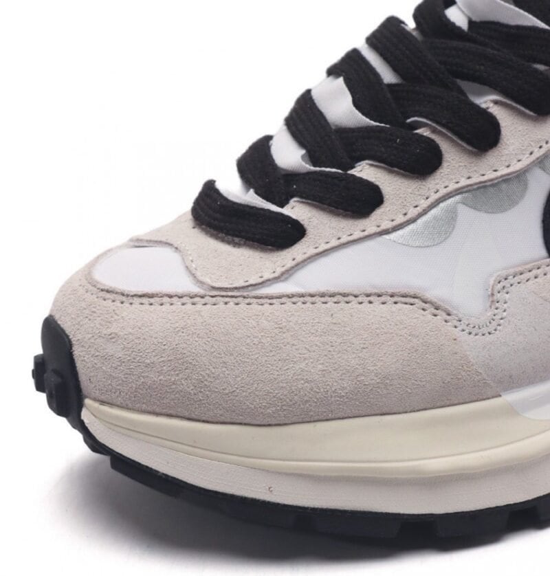 【AT1524】Sacai x Nike vaporWaffle ナイキとSacaiのコラボレーションで生まれたVaporWaffle 3.0は、ランウェイで輝く重要なアイテムです。