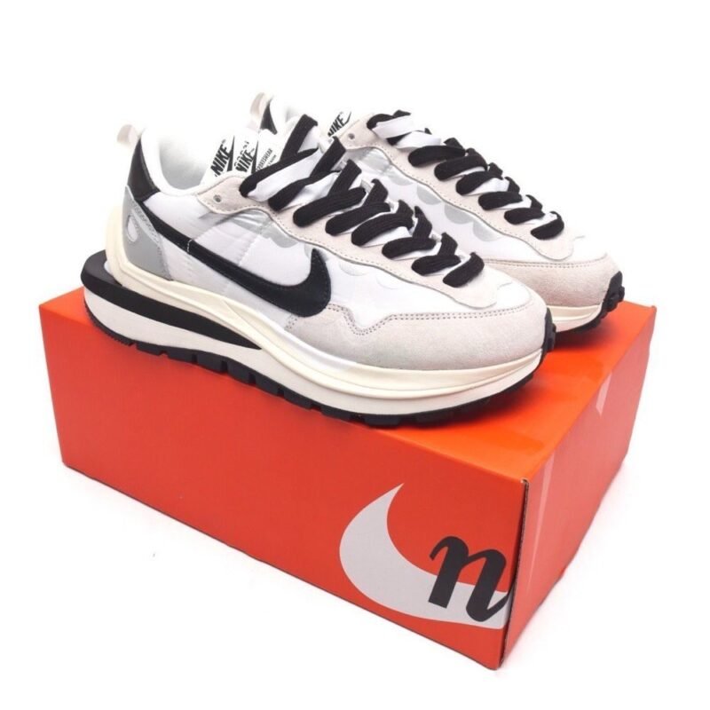 【AT1524】Sacai x Nike vaporWaffle ナイキとSacaiのコラボレーションで生まれたVaporWaffle 3.0は、ランウェイで輝く重要なアイテムです。