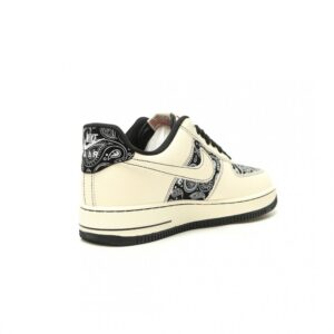 【AT15241】Nike Air Force 1 '07 Low エアフォース1ローカットスニーカー：アートグラフィティデザインで都市ファッションを完璧に表現 | Nike x Supreme