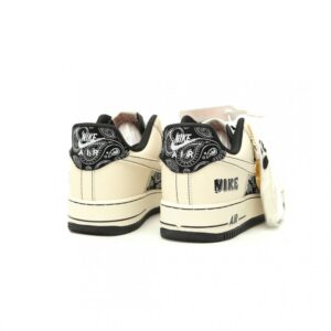 【AT15241】Nike Air Force 1 '07 Low エアフォース1ローカットスニーカー：アートグラフィティデザインで都市ファッションを完璧に表現 | Nike x Supreme