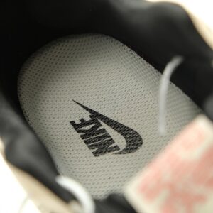 【AT15241】Nike Air Force 1 '07 Low エアフォース1ローカットスニーカー：アートグラフィティデザインで都市ファッションを完璧に表現 | Nike x Supreme