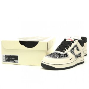 【AT15241】Nike Air Force 1 '07 Low エアフォース1ローカットスニーカー：アートグラフィティデザインで都市ファッションを完璧に表現 | Nike x Supreme