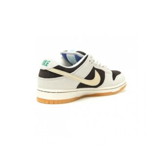 【AT15243】トラビス・スコット x ナイキ SB ダンク ロー: ストリートファッションとスポーツ美学の究極融合 | Nike x Travis Scott