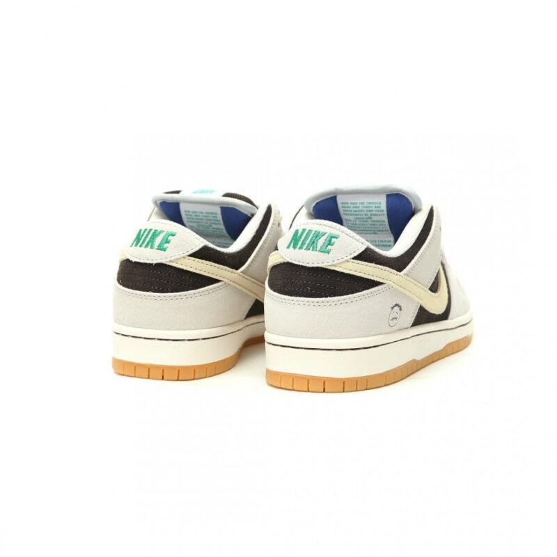 【AT15243】トラビス・スコット x ナイキ SB ダンク ロー: ストリートファッションとスポーツ美学の究極融合 | Nike x Travis Scott