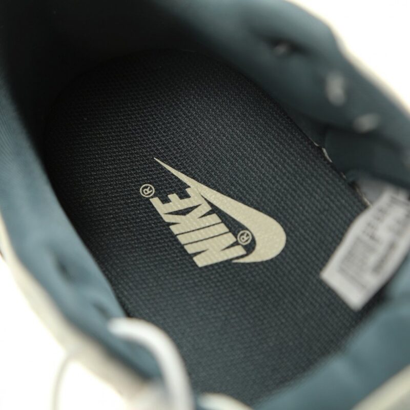 【AT15247】Nike SB Dunk Low x The North Faceコラボスニーカー：ストリートスケート＆アウトドア探検の完璧な融合 | The North Face x Nike