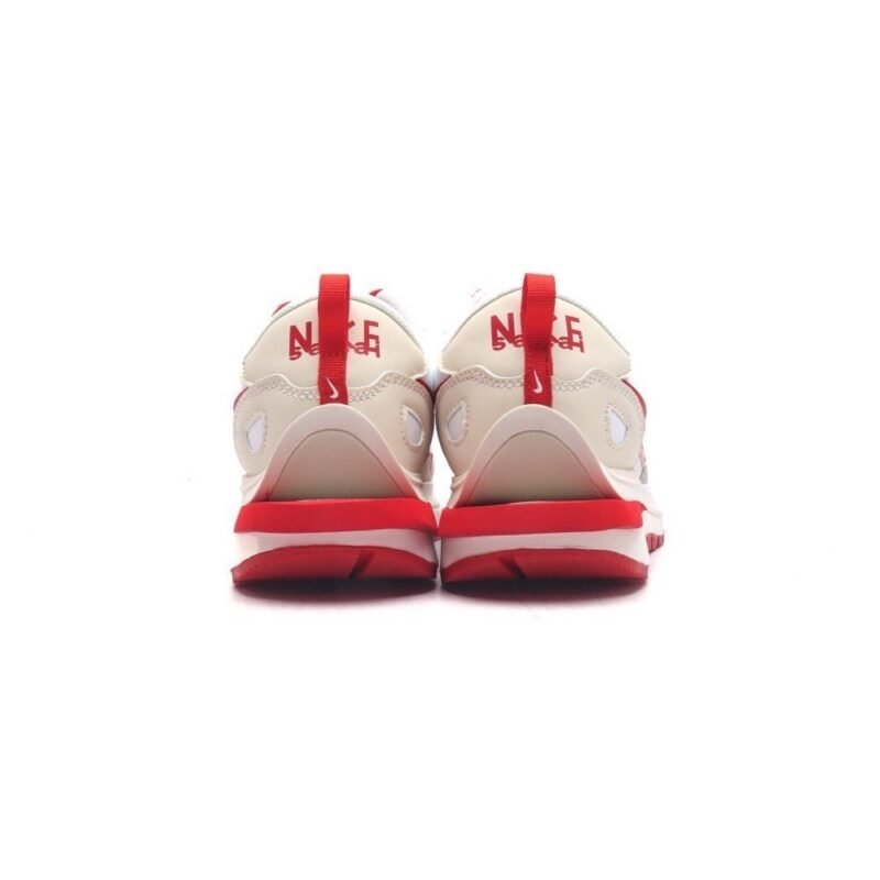 【AT1526】Sacai x Nike vaporWaffle ナイキとサカイのコラボレーションによるVaporWaffle 3.0、ランウェイでの大型タイアップモデルスポーツシューズ