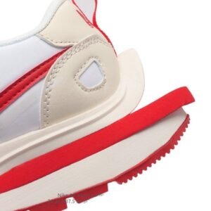 【AT1526】Sacai x Nike vaporWaffle ナイキとサカイのコラボレーションによるVaporWaffle 3.0、ランウェイでの大型タイアップモデルスポーツシューズ
