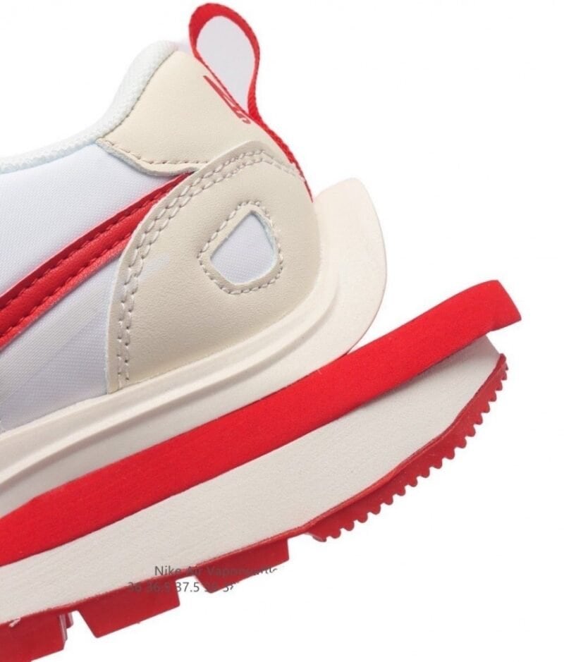 【AT1526】Sacai x Nike vaporWaffle ナイキとサカイのコラボレーションによるVaporWaffle 3.0、ランウェイでの大型タイアップモデルスポーツシューズ