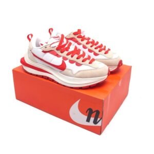 【AT1526】Sacai x Nike vaporWaffle ナイキとサカイのコラボレーションによるVaporWaffle 3.0、ランウェイでの大型タイアップモデルスポーツシューズ