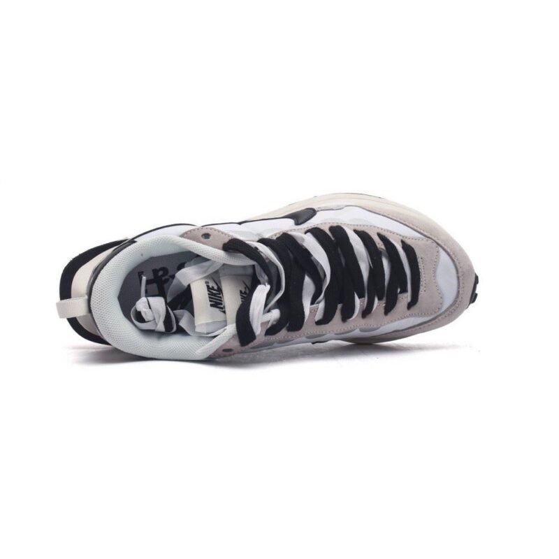 【AT1527】Sacai x Nike vaporWaffle ナイキの Sacai X NIKe VaporWaffle 3.0は、ランウェイでの重要なコラボレーションスポーツシューズです。