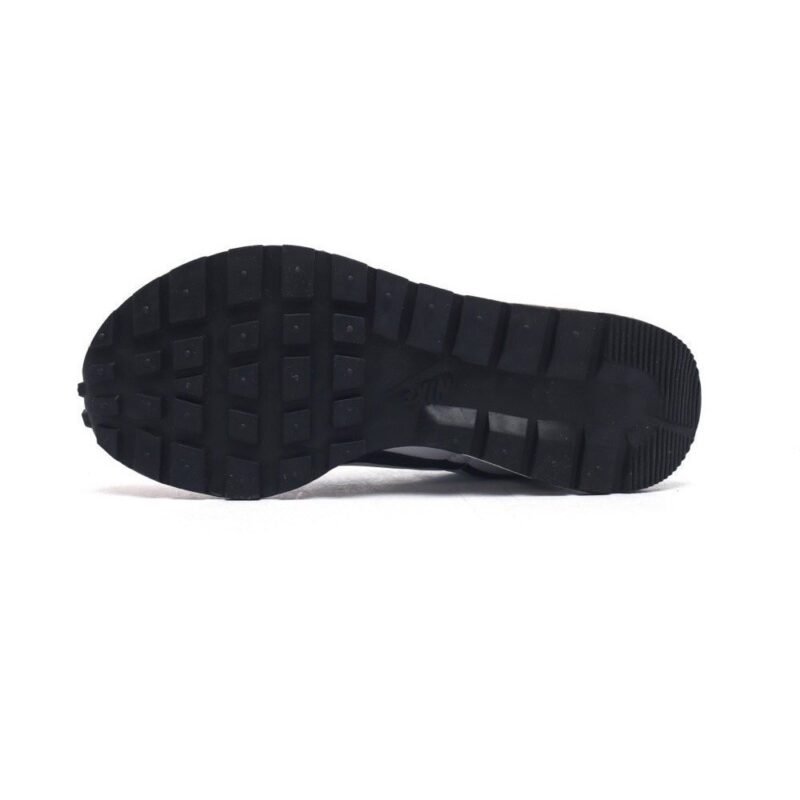【AT1527】Sacai x Nike vaporWaffle ナイキの Sacai X NIKe VaporWaffle 3.0は、ランウェイでの重要なコラボレーションスポーツシューズです。