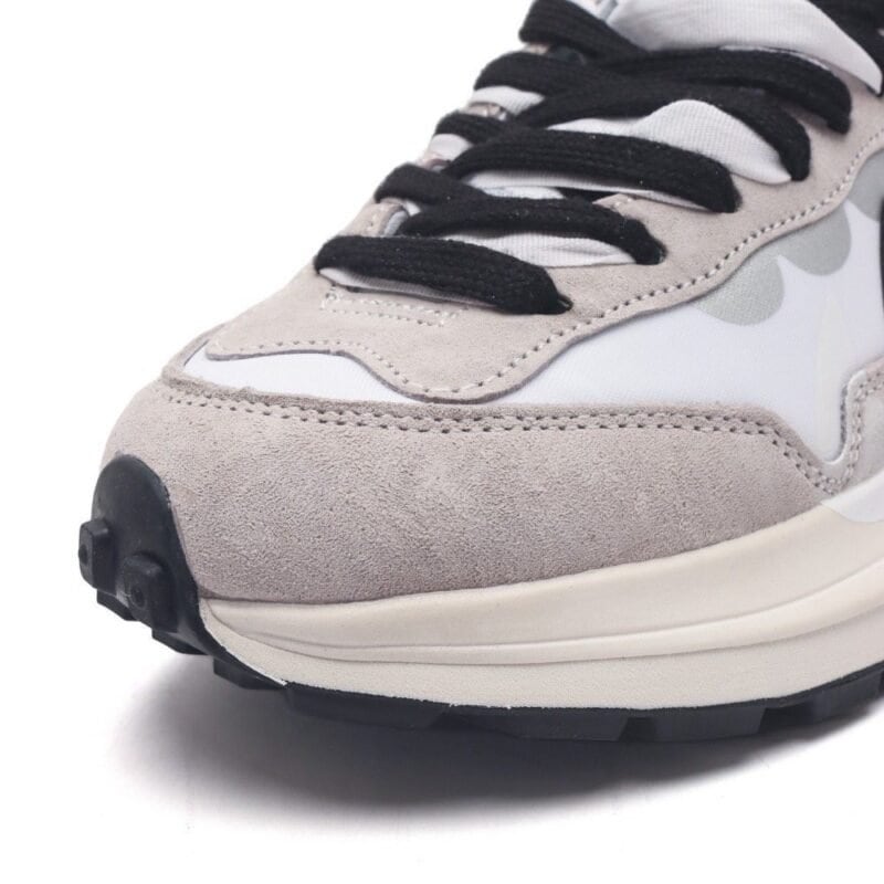 【AT1527】Sacai x Nike vaporWaffle ナイキの Sacai X NIKe VaporWaffle 3.0は、ランウェイでの重要なコラボレーションスポーツシューズです。