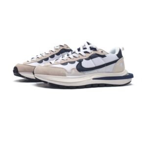 【AT1528】Sacai x Nike vaporWaffle ナイキのサカイとのコラボレーションで、ヴェイパーウォッフルの最新3.0バージョンが登場！ランウェイで一大センセーションを巻き起こす重要なコラボレーションスニーカーです。