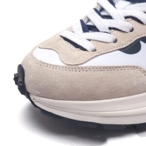 【AT1528】Sacai x Nike vaporWaffle ナイキのサカイとのコラボレーションで、ヴェイパーウォッフルの最新3.0バージョンが登場！ランウェイで一大センセーションを巻き起こす重要なコラボレーションスニーカーです。