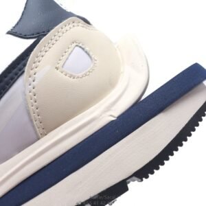 【AT1528】Sacai x Nike vaporWaffle ナイキのサカイとのコラボレーションで、ヴェイパーウォッフルの最新3.0バージョンが登場！ランウェイで一大センセーションを巻き起こす重要なコラボレーションスニーカーです。