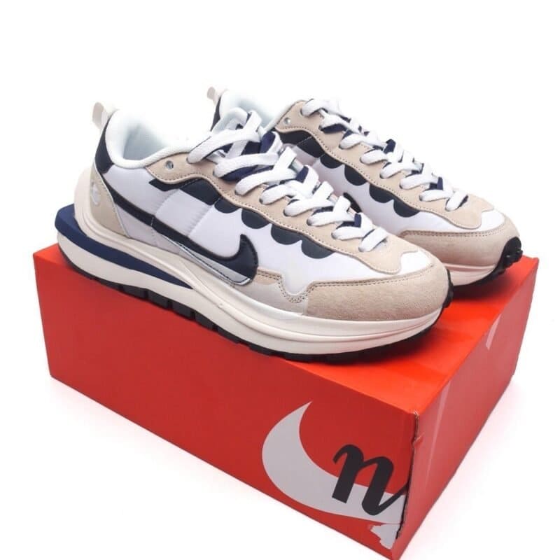 【AT1528】Sacai x Nike vaporWaffle ナイキのサカイとのコラボレーションで、ヴェイパーウォッフルの最新3.0バージョンが登場！ランウェイで一大センセーションを巻き起こす重要なコラボレーションスニーカーです。