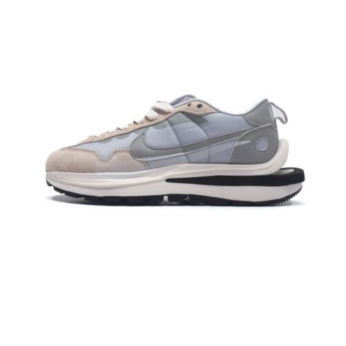 【AT1529】ナイキのSacai X Nike VaporWaffle 3.0は、ランウェイで重要なコラボレーションモデルです。