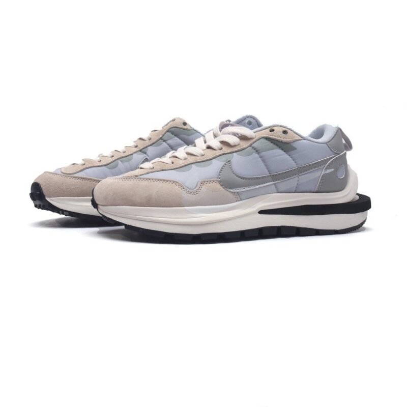 【AT1529】ナイキのSacai X Nike VaporWaffle 3.0は、ランウェイで重要なコラボレーションモデルです。