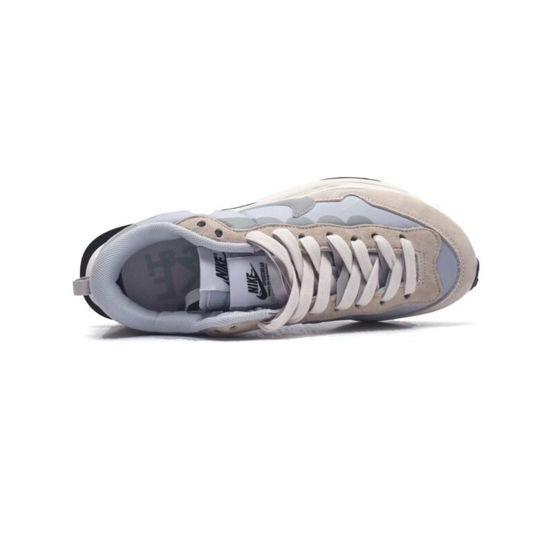 【AT1529】ナイキのSacai X Nike VaporWaffle 3.0は、ランウェイで重要なコラボレーションモデルです。
