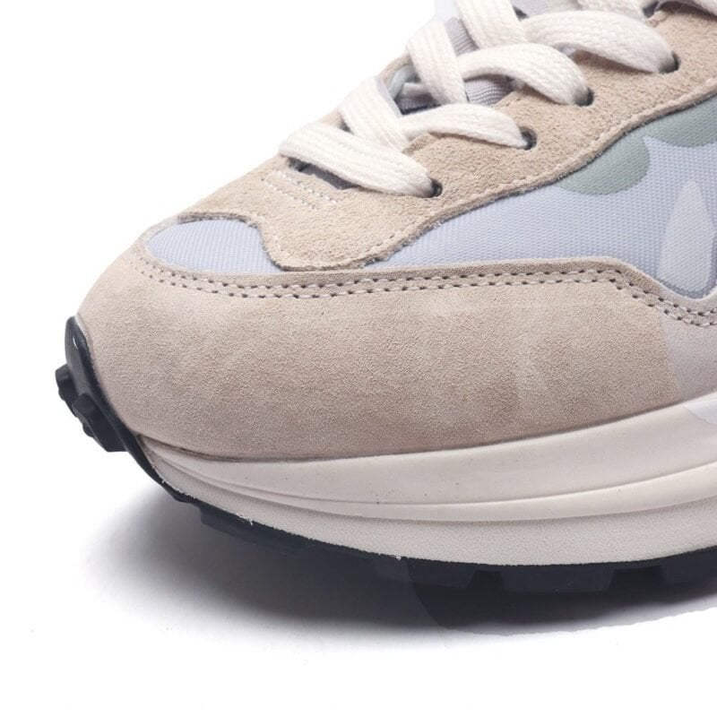 【AT1529】ナイキのSacai X Nike VaporWaffle 3.0は、ランウェイで重要なコラボレーションモデルです。