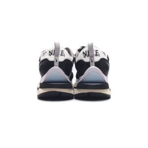 【AT1532】Sacai x Nike vaporWaffle ナイキ×サカイのVaporWaffleコラボレーションは、PegasusとVaporFlyのデザイン要素を共有し、3.0バージョンのシューズを作り上げています。