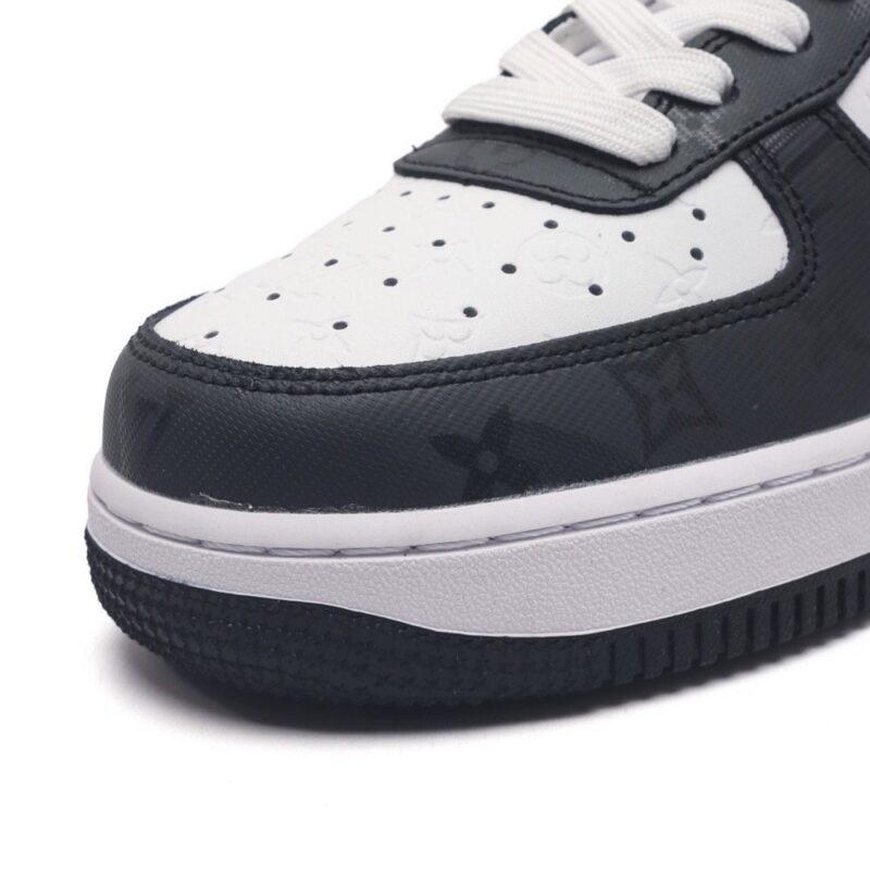 【AT1537】Louis Vuitton x Nike Air Force 1 Low ルイヴィトン×ナイキ エアフォース１ロー。 ハイカット スニーカーは、カジュアルでスポーティーな厚底に高める 当サイトの価格に変更がある場合がございます。