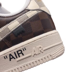 【AT1538】ルイ・ヴィトン×ナイキ エアフォース1ロー Louis Vuitton x Nike Air Force 1 Lowのコラボモデル。ユニバーサルなカジュアルスタイルに厚底とヒールアップ効果を持たせたスポーツシューズ。