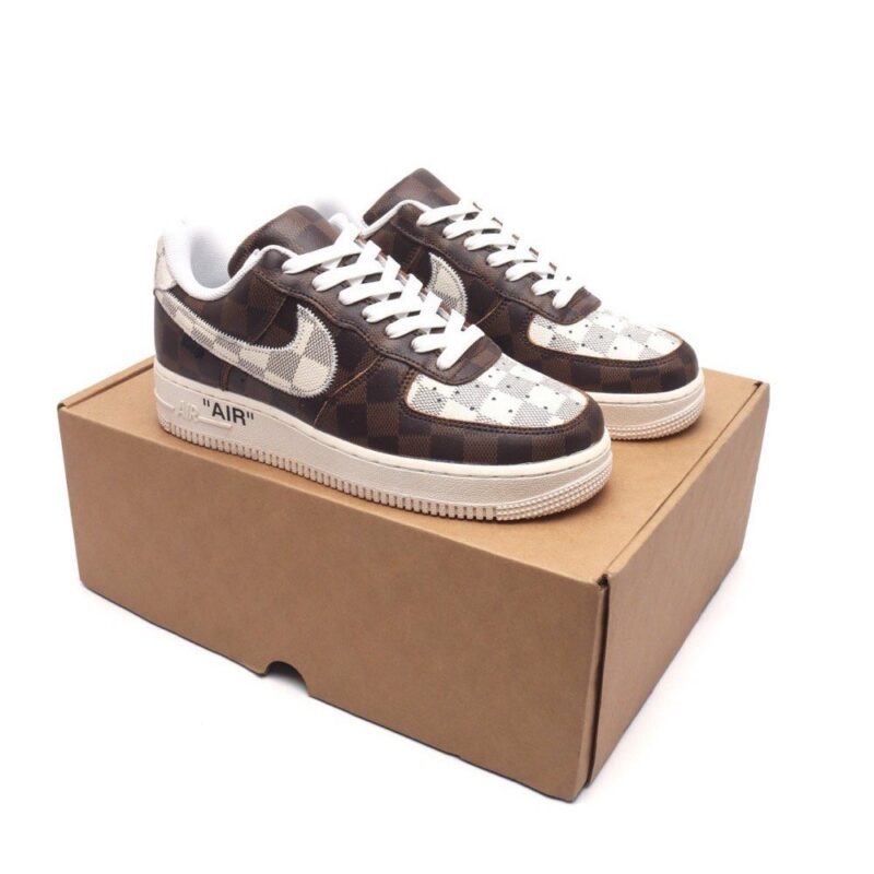 【AT1538】ルイ・ヴィトン×ナイキ エアフォース1ロー Louis Vuitton x Nike Air Force 1 Lowのコラボモデル。ユニバーサルなカジュアルスタイルに厚底とヒールアップ効果を持たせたスポーツシューズ。