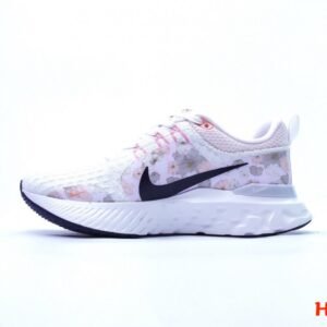 【AT1541】Nike REACT INFINITY RUN FK 3の新しいカラーバリエーション（全9種類）は、ランニング目標を達成するのに役立つ、テスト済みのランニングシューズです。