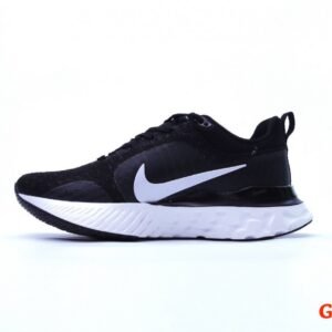 【AT1541】Nike REACT INFINITY RUN FK 3の新しいカラーバリエーション（全9種類）は、ランニング目標を達成するのに役立つ、テスト済みのランニングシューズです。