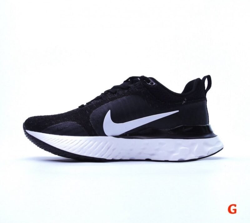 【AT1541】Nike REACT INFINITY RUN FK 3の新しいカラーバリエーション（全9種類）は、ランニング目標を達成するのに役立つ、テスト済みのランニングシューズです。