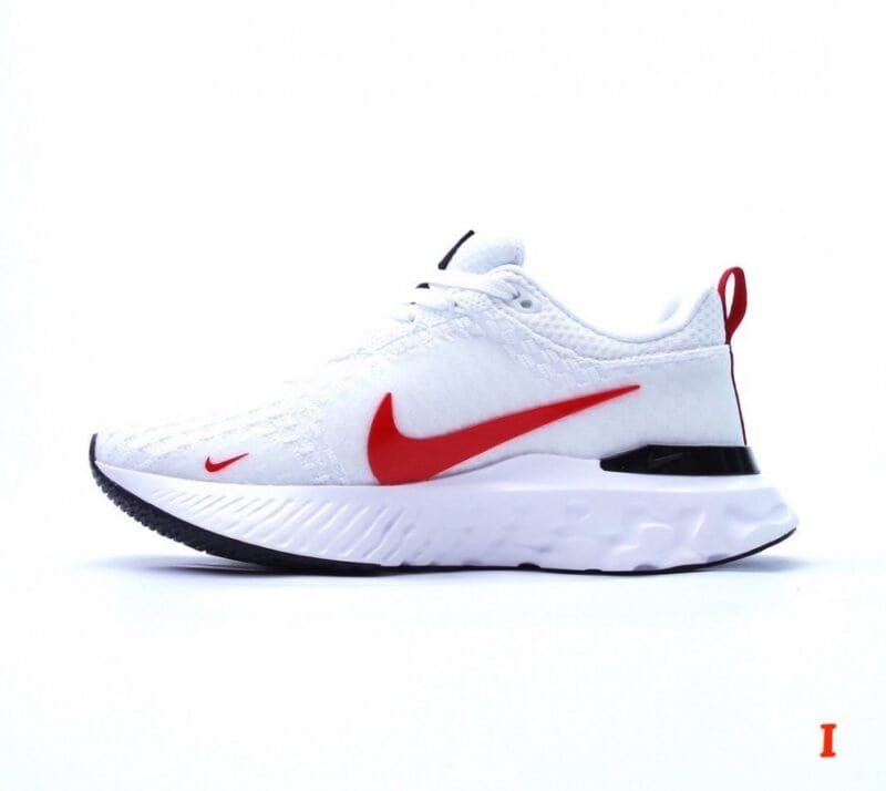 【AT1541】Nike REACT INFINITY RUN FK 3の新しいカラーバリエーション（全9種類）は、ランニング目標を達成するのに役立つ、テスト済みのランニングシューズです。
