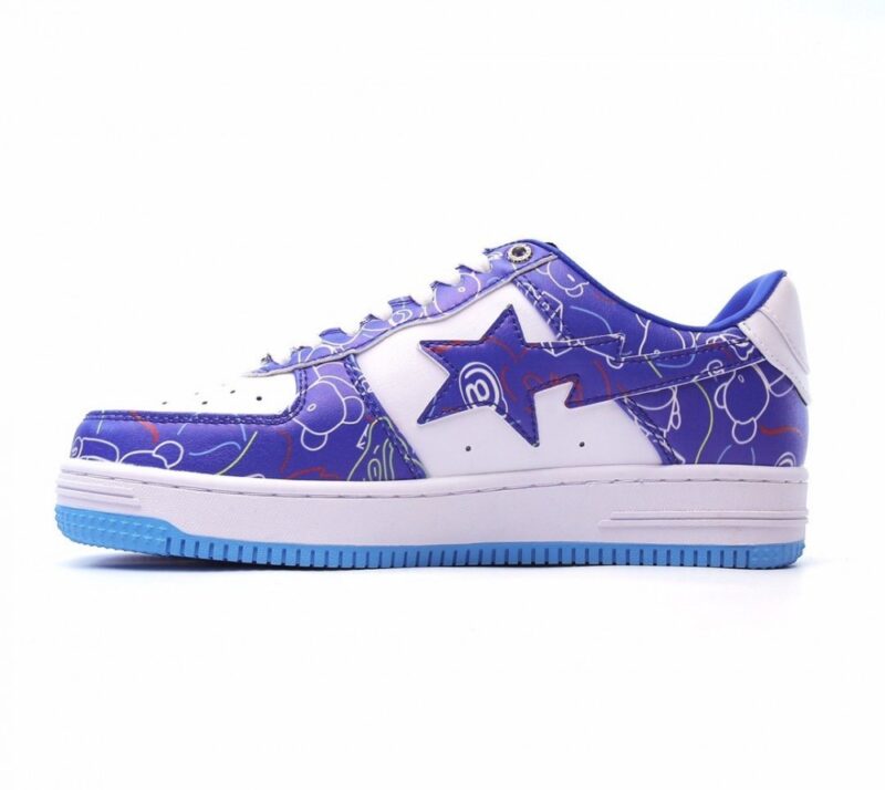 【AT1542】A Bathing Ape（ア ベイシング エイプ）/ BAPE（ベイプ）のメンズ・レディースのスポーツシューズは、復古的なスニーカーで、アップグレードされたオリジナルの足型やデータに基づいて開発されています。超柔らかいレザー素材のアッパーを採用し、全足にエアソールクッションを内蔵しています