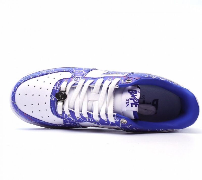 【AT1542】A Bathing Ape（ア ベイシング エイプ）/ BAPE（ベイプ）のメンズ・レディースのスポーツシューズは、復古的なスニーカーで、アップグレードされたオリジナルの足型やデータに基づいて開発されています。超柔らかいレザー素材のアッパーを採用し、全足にエアソールクッションを内蔵しています
