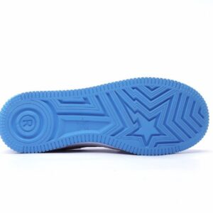 【AT1542】A Bathing Ape（ア ベイシング エイプ）/ BAPE（ベイプ）のメンズ・レディースのスポーツシューズは、復古的なスニーカーで、アップグレードされたオリジナルの足型やデータに基づいて開発されています。超柔らかいレザー素材のアッパーを採用し、全足にエアソールクッションを内蔵しています