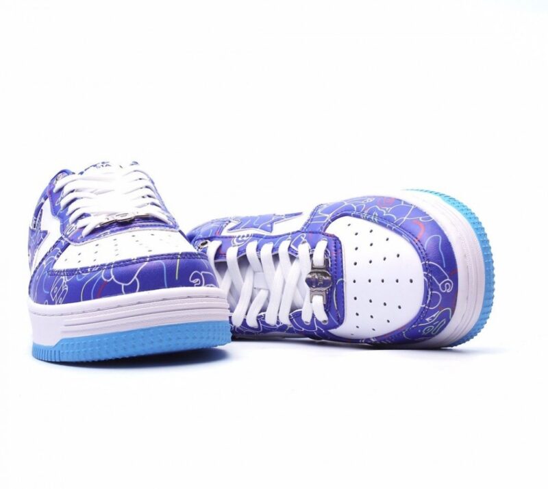 【AT1542】A Bathing Ape（ア ベイシング エイプ）/ BAPE（ベイプ）のメンズ・レディースのスポーツシューズは、復古的なスニーカーで、アップグレードされたオリジナルの足型やデータに基づいて開発されています。超柔らかいレザー素材のアッパーを採用し、全足にエアソールクッションを内蔵しています