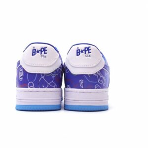 【AT1542】A Bathing Ape（ア ベイシング エイプ）/ BAPE（ベイプ）のメンズ・レディースのスポーツシューズは、復古的なスニーカーで、アップグレードされたオリジナルの足型やデータに基づいて開発されています。超柔らかいレザー素材のアッパーを採用し、全足にエアソールクッションを内蔵しています