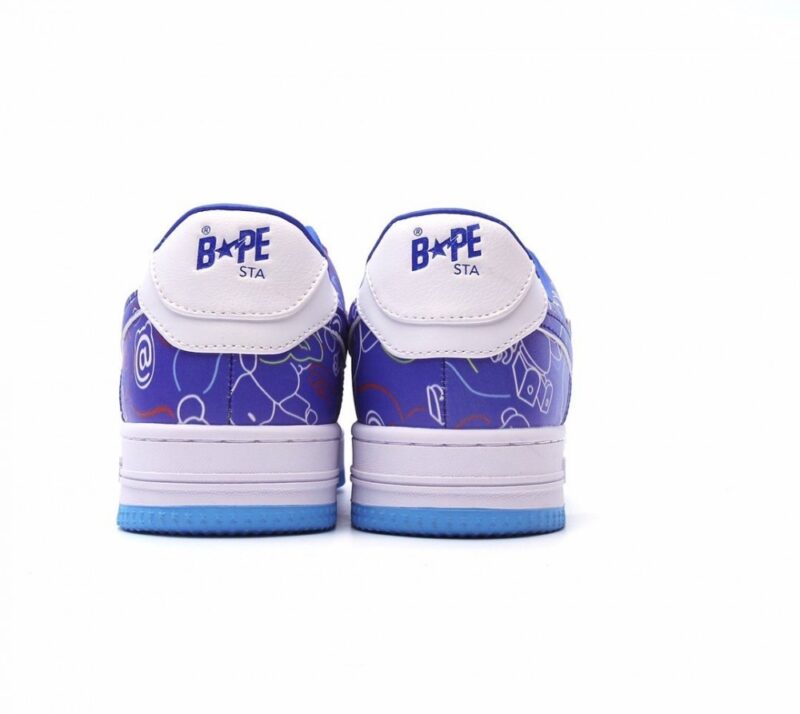 【AT1542】A Bathing Ape（ア ベイシング エイプ）/ BAPE（ベイプ）のメンズ・レディースのスポーツシューズは、復古的なスニーカーで、アップグレードされたオリジナルの足型やデータに基づいて開発されています。超柔らかいレザー素材のアッパーを採用し、全足にエアソールクッションを内蔵しています
