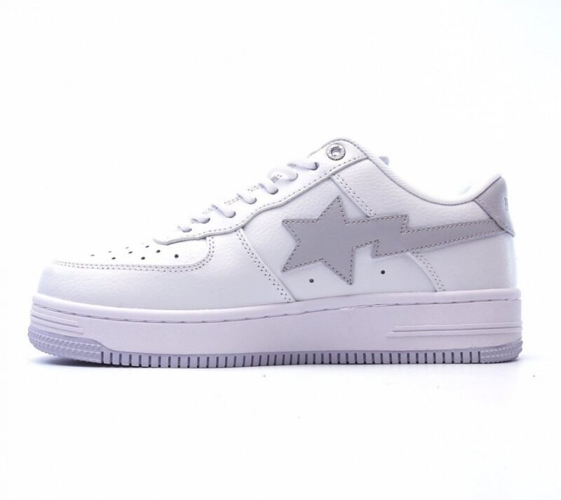 【AT1561】A Bathing Ape/アイエープ 男女スポーツシューズ レトロスニーカー。オリジナルの楦や型紙をアップグレードし、超柔らかいレザー素材を使用しています。フルレングスのair soleエアソールが内蔵されています。