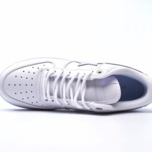 【AT1561】A Bathing Ape/アイエープ 男女スポーツシューズ レトロスニーカー。オリジナルの楦や型紙をアップグレードし、超柔らかいレザー素材を使用しています。フルレングスのair soleエアソールが内蔵されています。