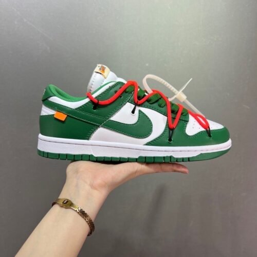 【AT1573】Midnight Blue/Yellow"のOff-White™x Nike Dunk Low Leather ナパレザーを採用した二層仕様のシューズ素材、一体型のつま先補強なしで足触りが非常に優れています。正しいかかとの反カーブ、パイホンウエヴェンタングに触れれば、インソールにはクッション入りラバーとSoleエアクッション機構が備わっています。
