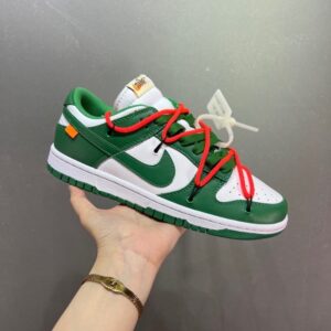 【AT1573】Midnight Blue/Yellow"のOff-White™x Nike Dunk Low Leather ナパレザーを採用した二層仕様のシューズ素材、一体型のつま先補強なしで足触りが非常に優れています。正しいかかとの反カーブ、パイホンウエヴェンタングに触れれば、インソールにはクッション入りラバーとSoleエアクッション機構が備わっています。