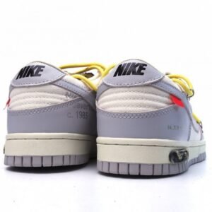 【AT1575】再度Off-White™ x Nike SB Dunk Low Lot "The 33/50"のコラボレーションで、デザイナーVIRGIL ABLOHによる独立ブランドのシューズが登場します。この低カットのクラシックで汎用性のある休日用スポーツシューズは、スタイリッシュなスケートボードコレクションです。