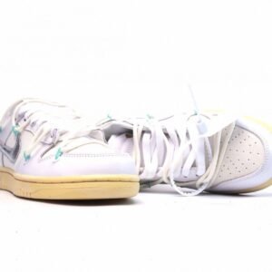 【AT1579】Off-White™ x Nike SB Dunk 再び、VIRGIL ABLOHデザイナーの独立ブランドOff-White™とNikeのコラボレーション、SB Dunk Low Lot"The 33/50"ダンクシリーズのローカットクラシックで万能なカジュアルスポーツシューズです。