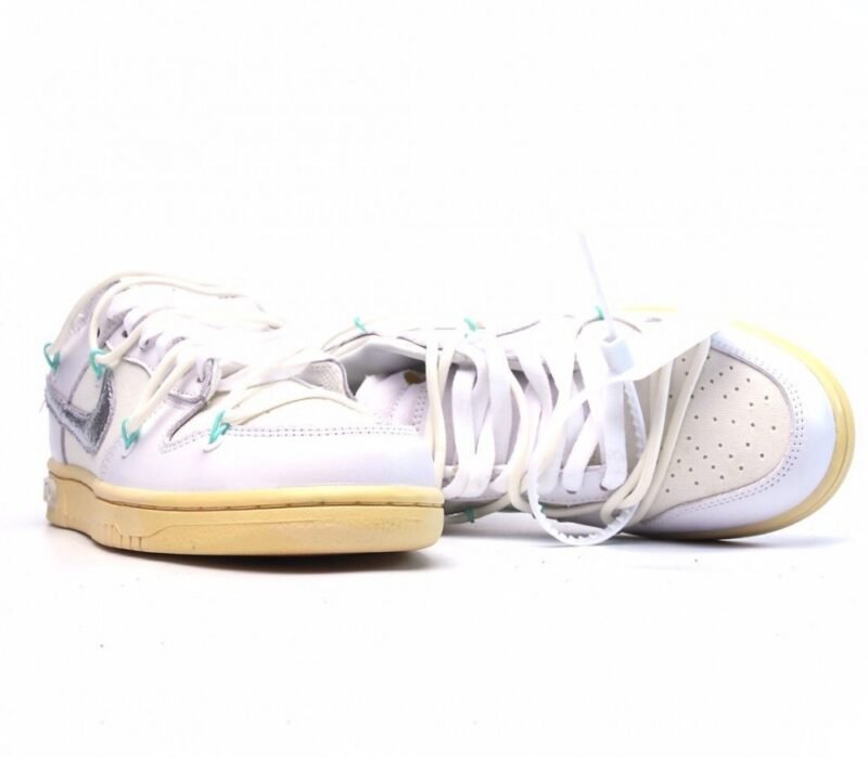 【AT1579】Off-White™ x Nike SB Dunk 再び、VIRGIL ABLOHデザイナーの独立ブランドOff-White™とNikeのコラボレーション、SB Dunk Low Lot"The 33/50"ダンクシリーズのローカットクラシックで万能なカジュアルスポーツシューズです。